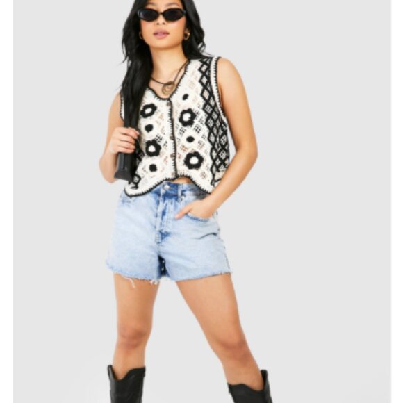 Urban Revivo Black & White Floral Crochet Vest Size 10 Button Front‎ Boho Chic - Picture 4 of 16